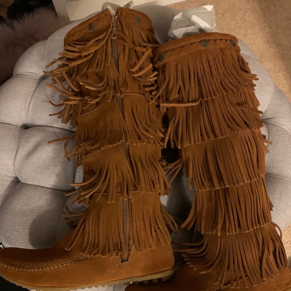 Minnetonka 5 layer fringe boots